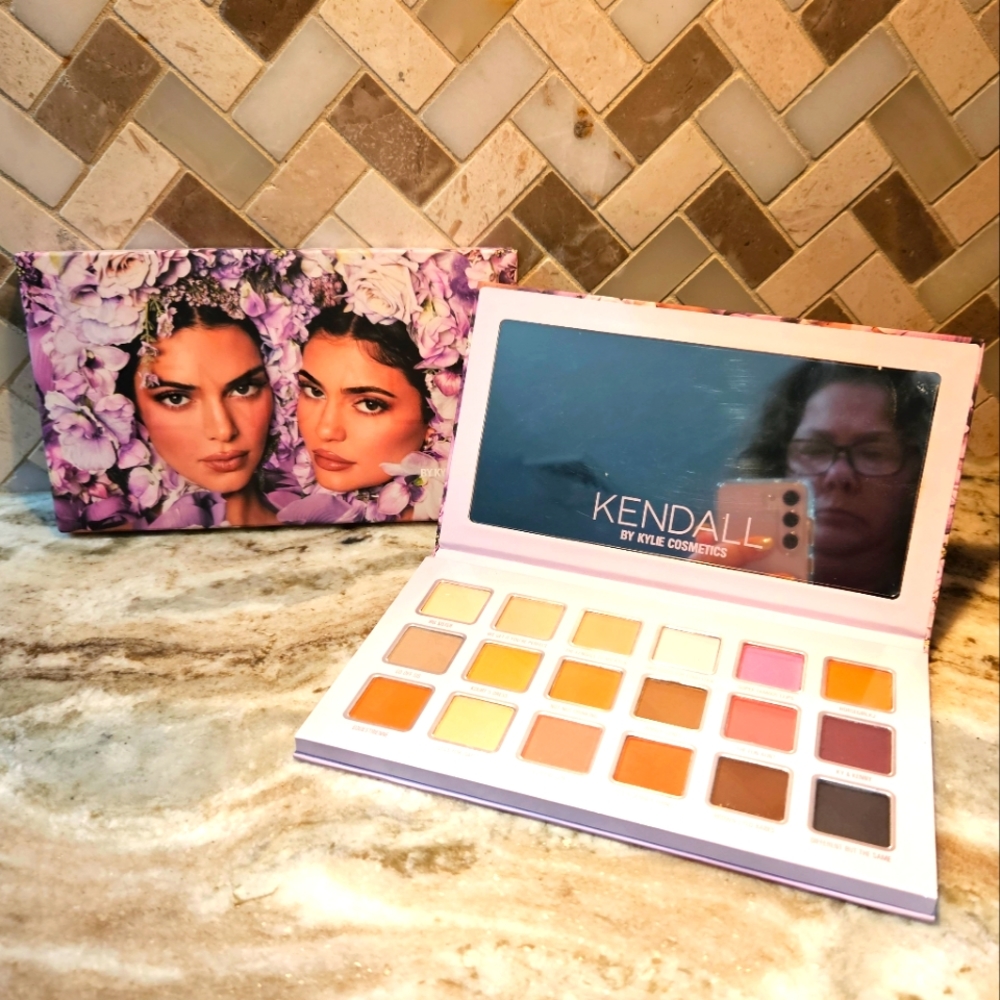 Kylie Cosmetics Kendall eye palette